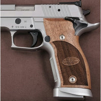 Sig Sauer P226 SAO / X-Five / X-Six Walnut