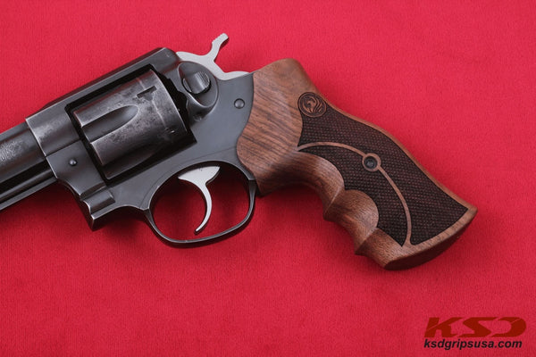 RUGER GP100 Walnut