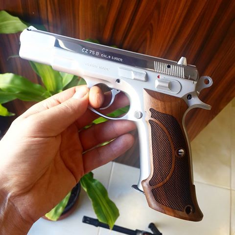 CZ 75B 85B and SP 01 Model Compatible Walnut Professional Target Grip